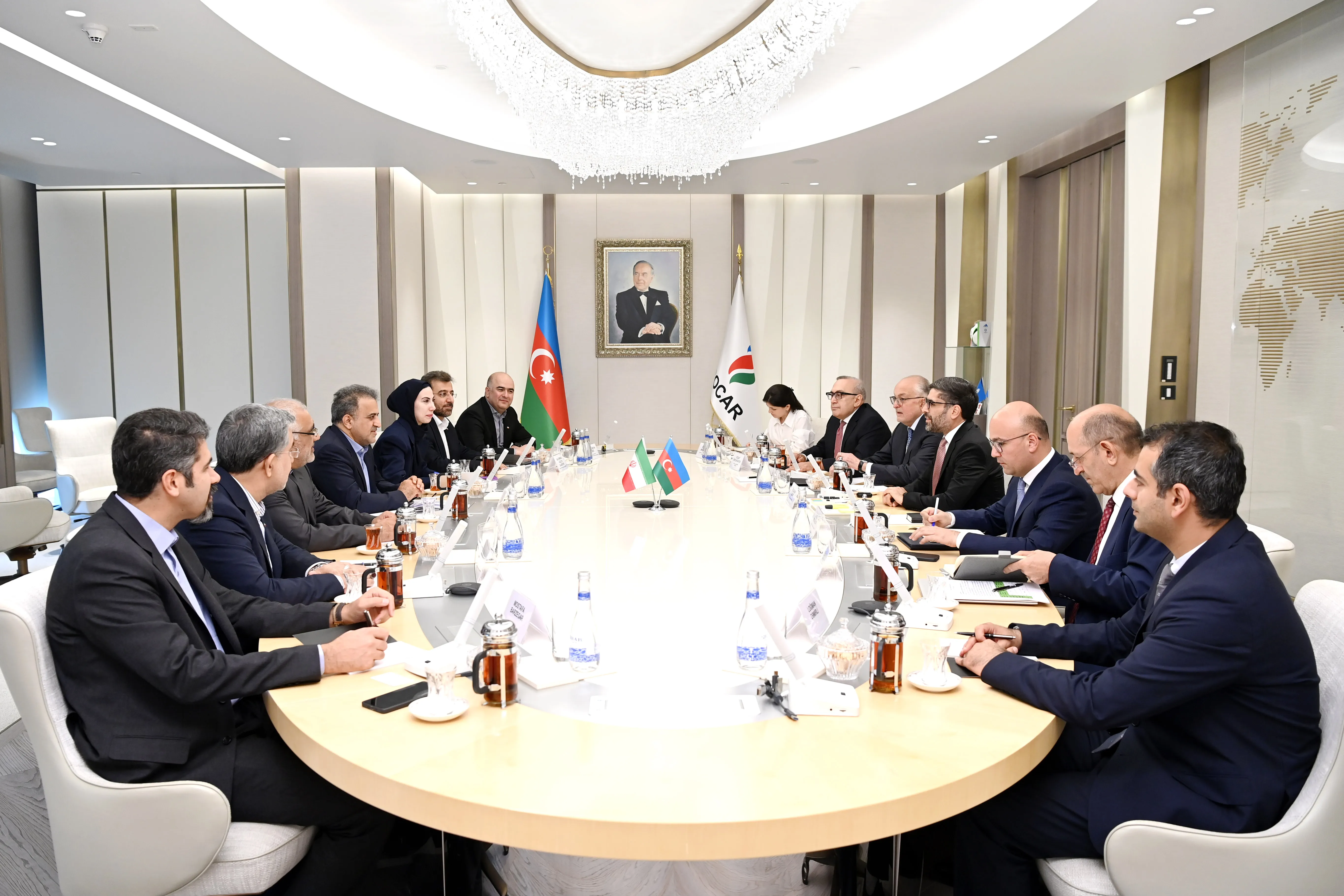 SOCAR-ın prezidenti İranın neft nazirinin kommersiya məsələləri və beynəlxalq əlaqələr üzrə müavini ilə görüşüb