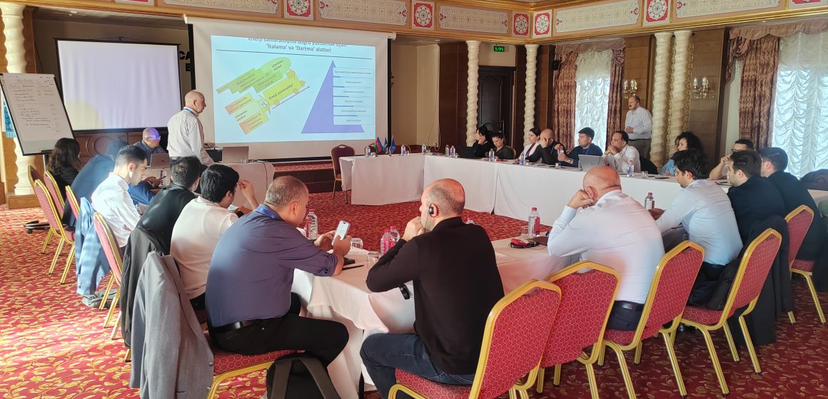  İctimai binalarda enerji səmərəliliyinin artırılması üzrə təlim keçirilib