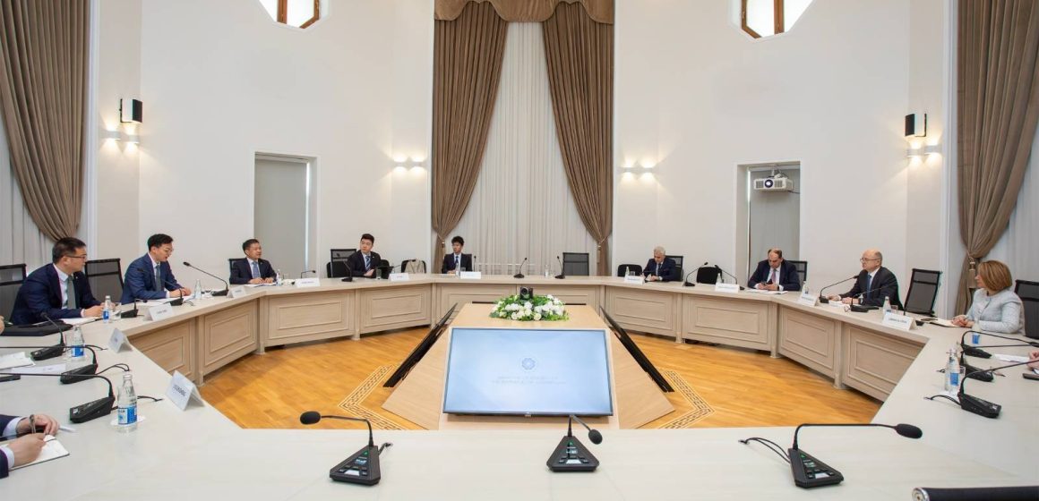  “PowerChina Resources Ltd” şirkəti ilə bərpa olunan enerji layihələrinin inkişafı müzakirə edilib